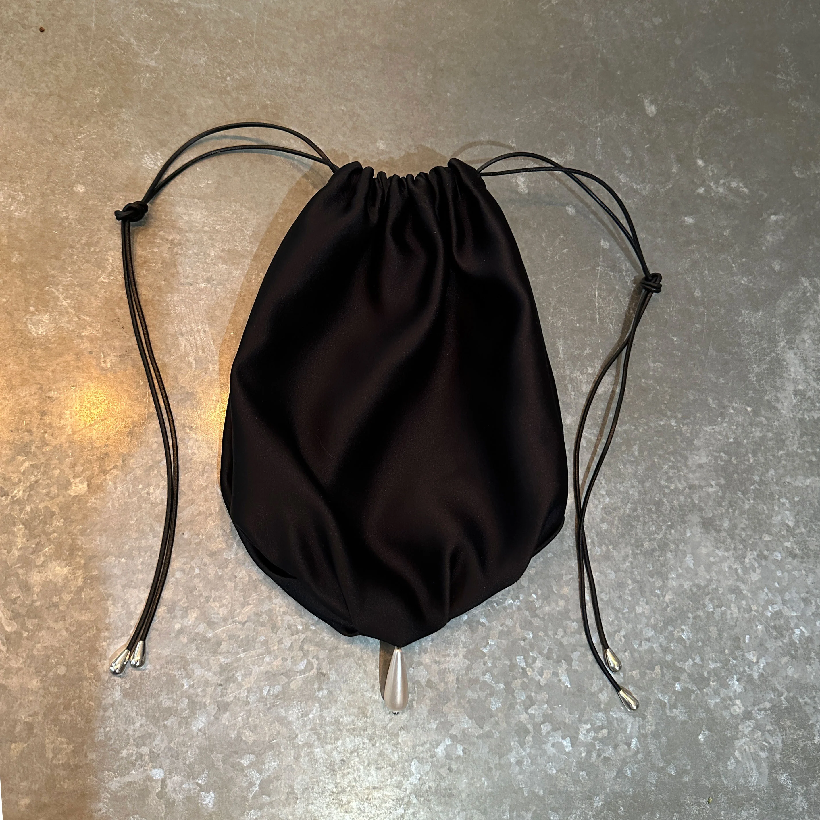 Black silk bag with pearl - Image 5