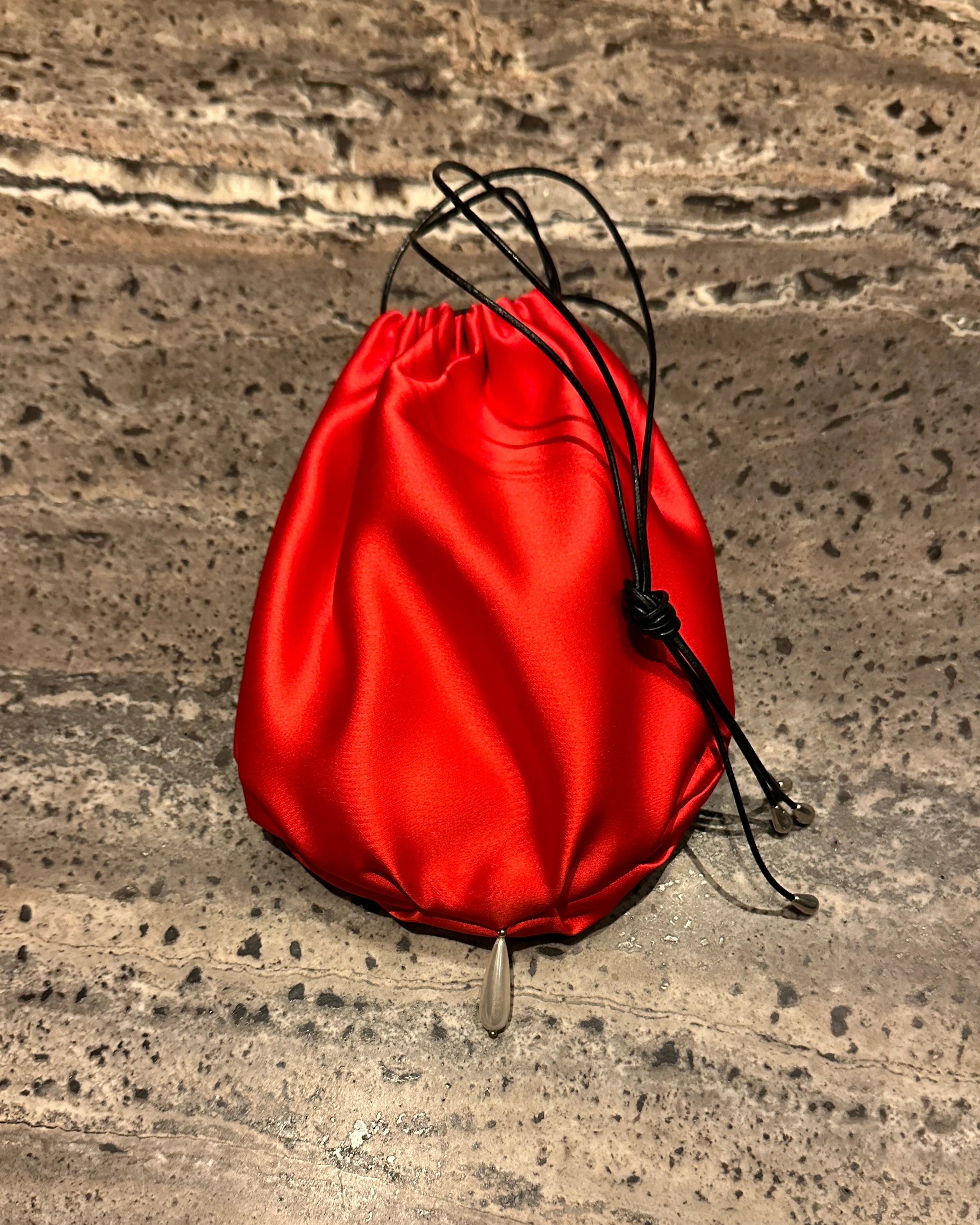 Red silk bag with pearl - Image 4